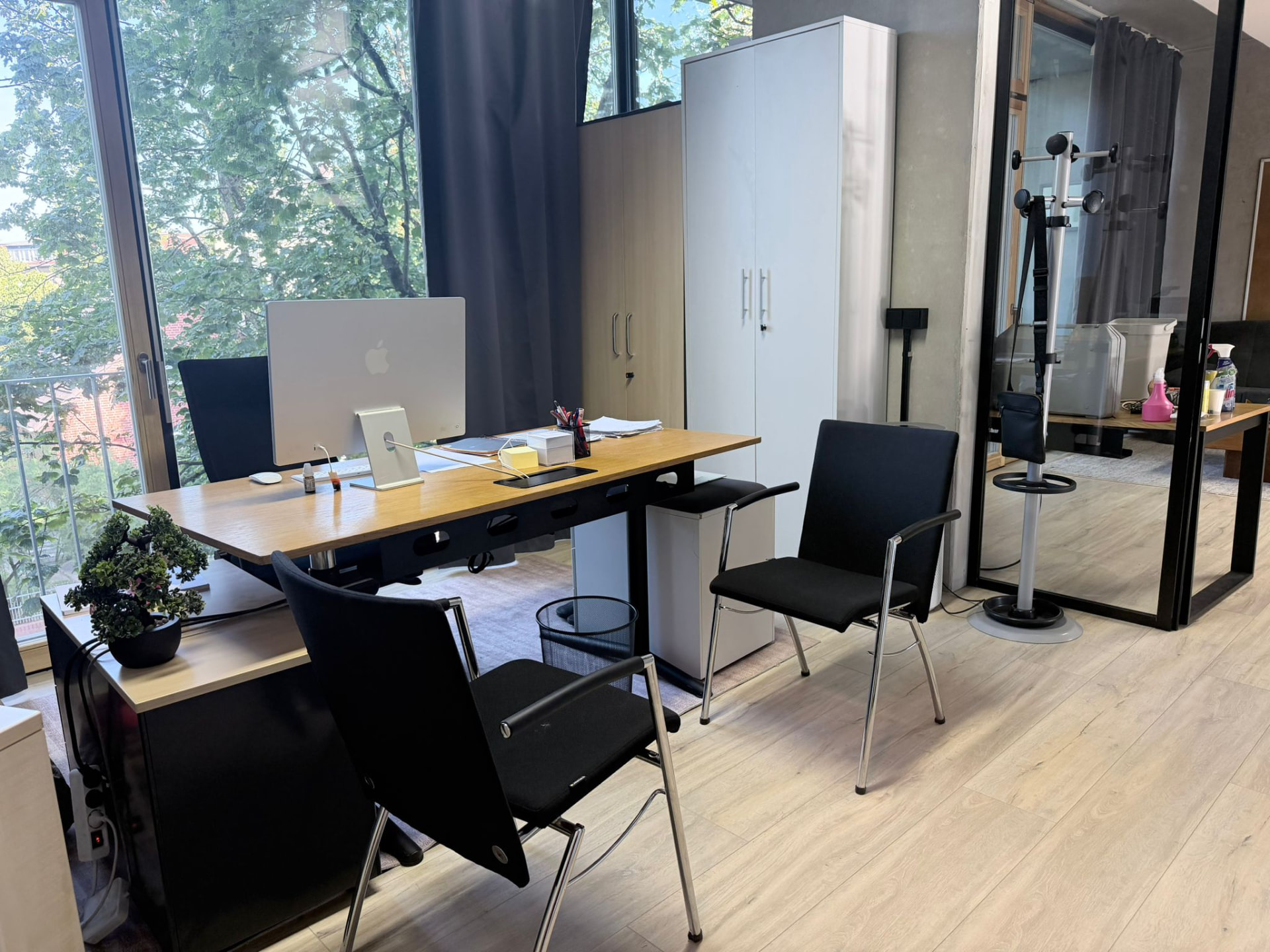 Beratungsbüro der Bessa GmbH mit Blick ins Grüne
